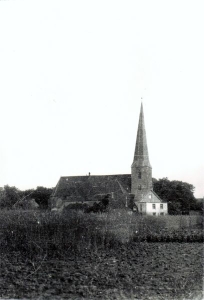 F174 N.H. kerk vanaf de Molenweg, circa 1930